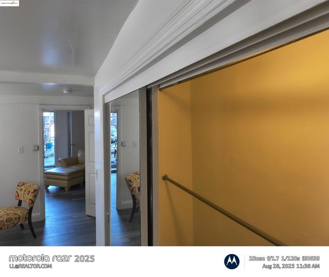 2820 LINDEN ST, Oakland CA: https://media.crmls.org/mediaz/3edc834e-66ff-41fc-85f3-ad561a6fe412.jpg
