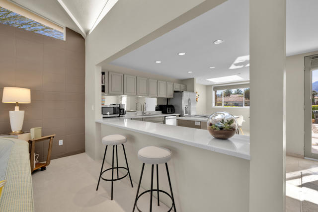 246 E Avenida Granada, Palm Springs, CA 92264