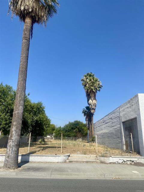 Detail Gallery Image 3 of 6 For 840 N E Street, San Bernardino,  CA 92410 - – Beds | – Baths