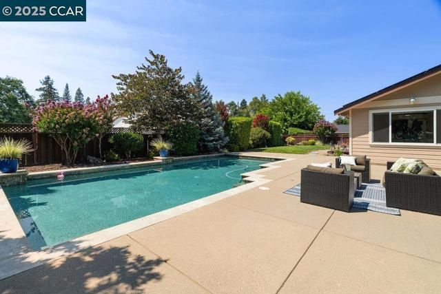 221 El Sobrante Dr, Danville CA: https://media.crmls.org/mediaz/3edd2b40-c274-40f6-ba0e-75d7520d04f8.jpg