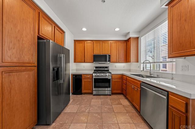 Detail Gallery Image 7 of 28 For 2842 Farragut Rd #130,  Point Loma,  CA 92106 - 2 Beds | 2/1 Baths