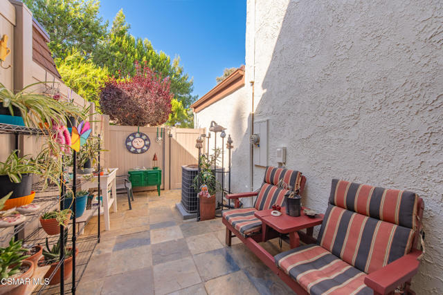22421 Jeffrey Mark Court, Chatsworth CA: https://media.crmls.org/mediaz/3edda142-d342-42a9-b7a2-43f0708d08ed.jpg