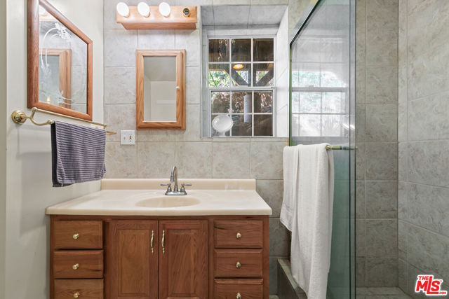 11320 Alethea Drive, Sunland CA: https://media.crmls.org/mediaz/3eddb1a3-23fd-4417-9b61-5b5999ff9216.jpg