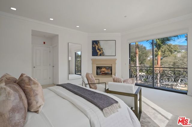 16000 W Sunset Boulevard, Pacific Palisades CA: https://media.crmls.org/mediaz/3ede8d4e-1365-49d5-b328-d6005e8e0b00.jpg