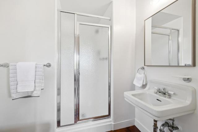 2684 Summit Drive, Burlingame CA: https://media.crmls.org/mediaz/3eded2a3-1366-441e-b925-7fa0d28a6ce3.jpg
