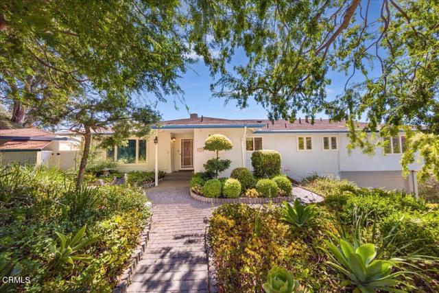 1372 Inverness Drive, Pasadena CA: https://media.crmls.org/mediaz/3edf494e-99c5-4707-8c3f-5ff2ba4252ed.jpg