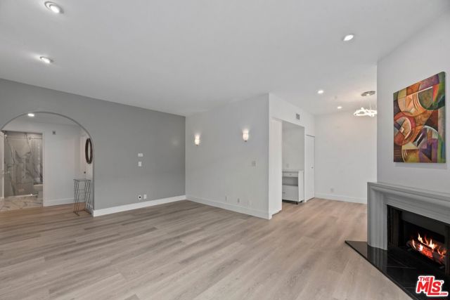 1136 S Shenandoah Street, Los Angeles CA: https://media.crmls.org/mediaz/3edf6803-591b-42b0-a29b-6066c9996582.jpg