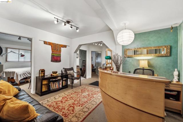 1718 Bancroft Way, Berkeley CA: https://media.crmls.org/mediaz/3edf9c19-9628-4f36-a0f8-3394ced7d6e8.jpg