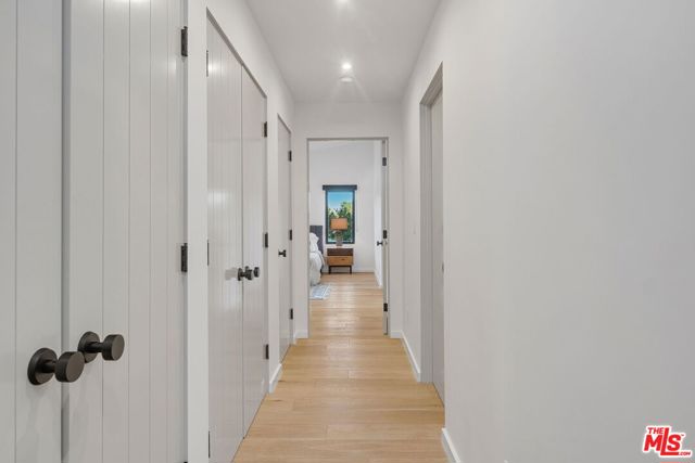 8400 Edwin Drive, Los Angeles CA: https://media.crmls.org/mediaz/3ee0604e-44e5-4835-8b53-46ee702546eb.jpg