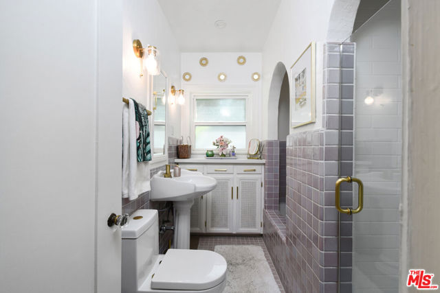 10344 Woodbridge Street, Toluca Lake CA: https://media.crmls.org/mediaz/3ee0fb7b-c9d1-4ae5-a0f7-54c557298f0e.jpg