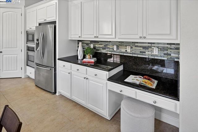 7829 Ridgeline Place, Dublin CA: https://media.crmls.org/mediaz/3ee15f20-f978-43c7-be14-2d036680d447.jpg