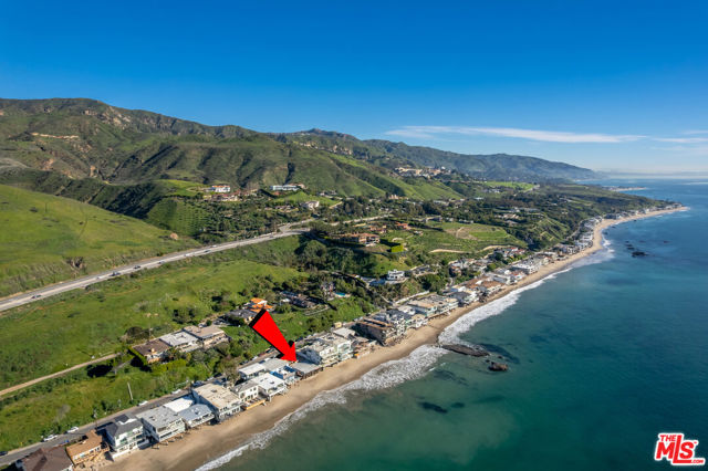 25306 Malibu Road, Malibu CA: https://media.crmls.org/mediaz/3ee203cb-dfa9-4220-9e64-e7839dd6279e.jpg