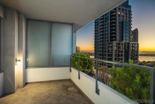 645 Front Street, San Diego CA: https://media.crmls.org/mediaz/3ee21561-53fb-432a-bdd2-2f6c4b4a9a05.jpg