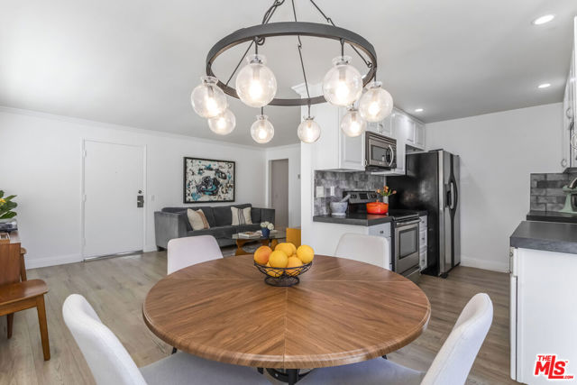 428 Hill Street, Santa Monica CA: https://media.crmls.org/mediaz/3ee24983-ef06-4327-b4c1-e44e9fbbea25.jpg