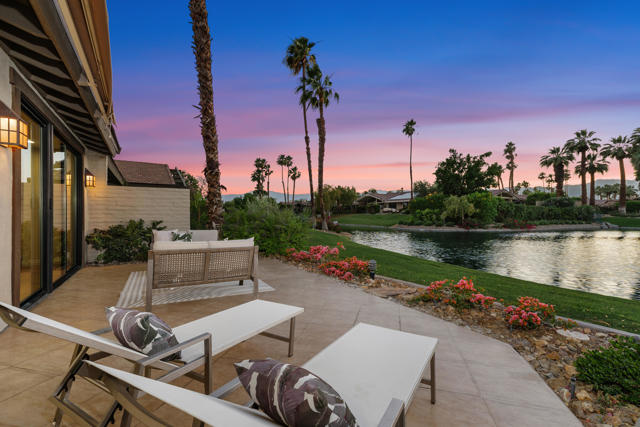 95 Lookout Drive, Palm Desert CA: https://media.crmls.org/mediaz/3ee2e81c-310c-4149-81f6-181867a2ad3d.jpg