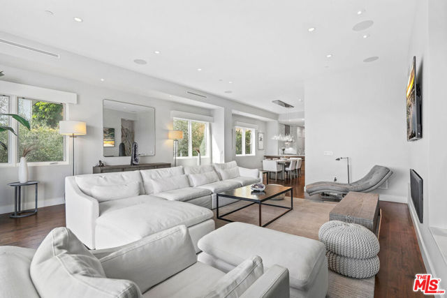 22065 Pacific Coast Highway, Malibu CA: https://media.crmls.org/mediaz/3ee31e4e-8a58-46c9-9241-2327e6d29e24.jpg