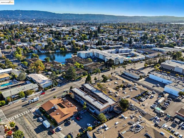 2106 Otis Dr, Alameda CA: https://media.crmls.org/mediaz/3ee3aaca-b73b-4280-b6c1-c513b3a4b1dd.jpg