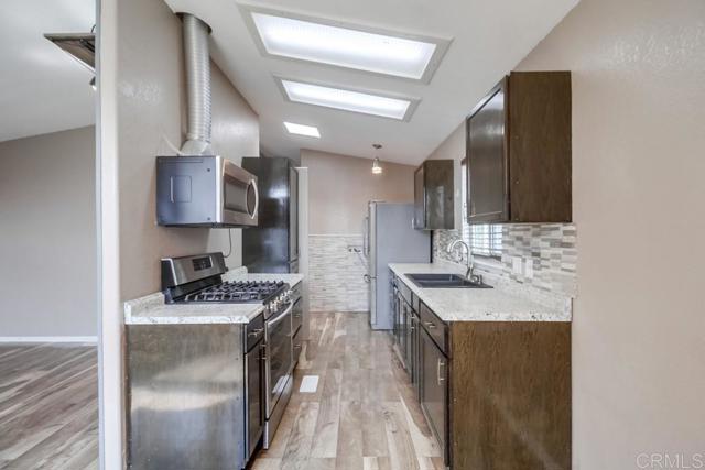 Detail Gallery Image 5 of 15 For 7908 Rancho Fanita Spc 4 Dr, Santee,  CA 92071 - 2 Beds | 2 Baths