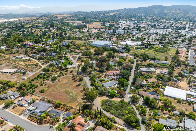 1649 San Luis Rey AVE, Vista CA: https://media.crmls.org/mediaz/3ee45815-a500-4608-a4fb-b30f2b5df834.jpg