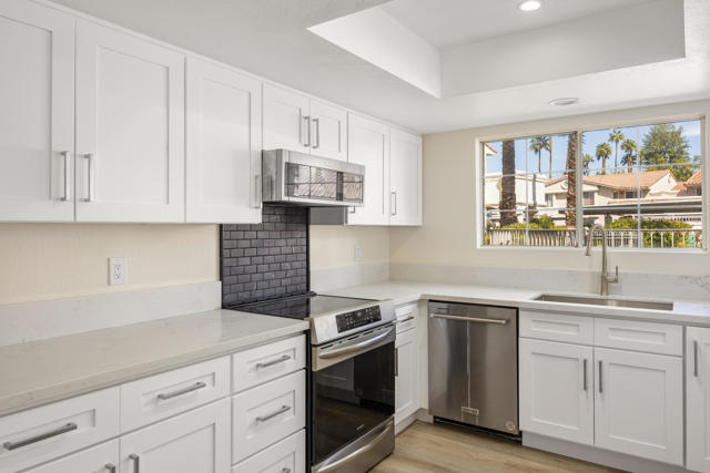 505 S Farrell Drive, Palm Springs CA: https://media.crmls.org/mediaz/3ee4d4d9-3964-40c5-834e-2b806503cfc0.jpg