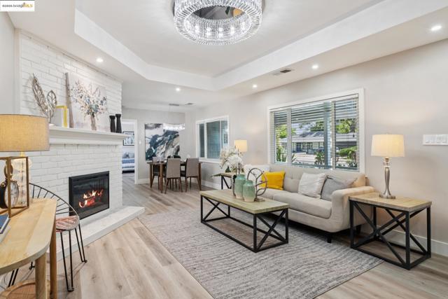1555 Terry Way, Pleasant Hill CA: https://media.crmls.org/mediaz/3ee539de-4fdf-4dab-8f5c-4891cf1f0416.jpg