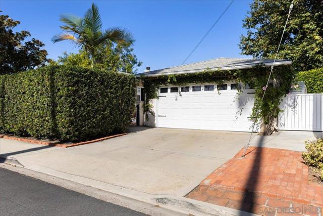 903 Moana Dr, San Diego CA: https://media.crmls.org/mediaz/3ee54227-08f3-4f57-9fd2-daccbd759e5e.jpg