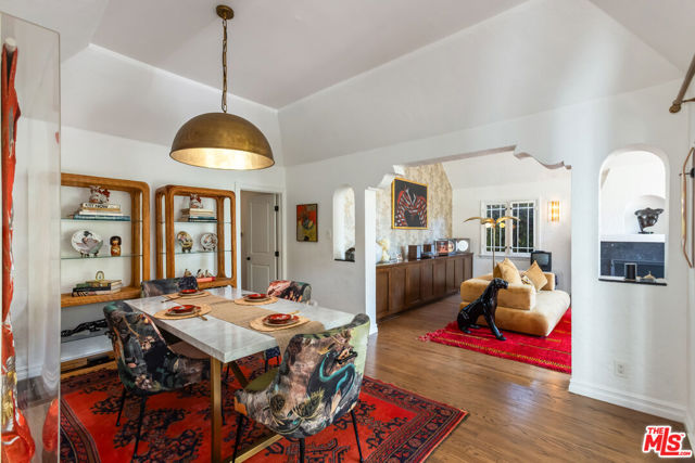 724 N Spaulding Avenue, Los Angeles CA: https://media.crmls.org/mediaz/3ee67272-ad3e-4da2-9c54-3757343fe6db.jpg