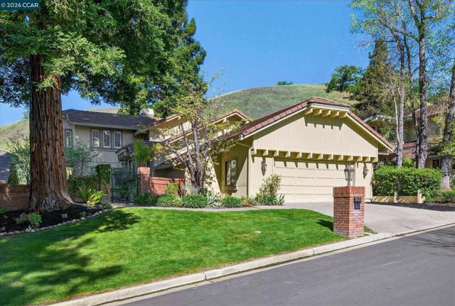 951 Redwood Dr, Danville CA: https://media.crmls.org/mediaz/3ee6e7cf-b58d-47fc-9b76-6e5bbcf09abc.jpg