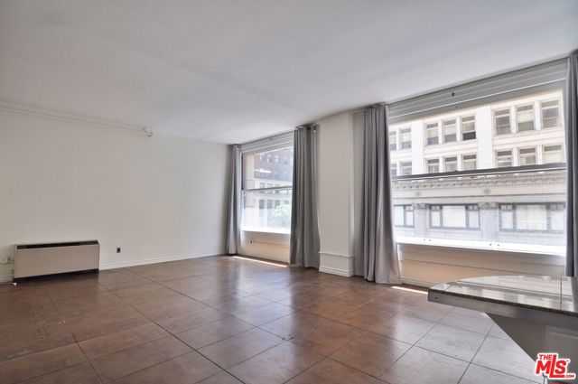 215 W 7th Street, Los Angeles CA: https://media.crmls.org/mediaz/3ee75416-d2e4-49ff-aae9-ff06ddca95d6.jpg