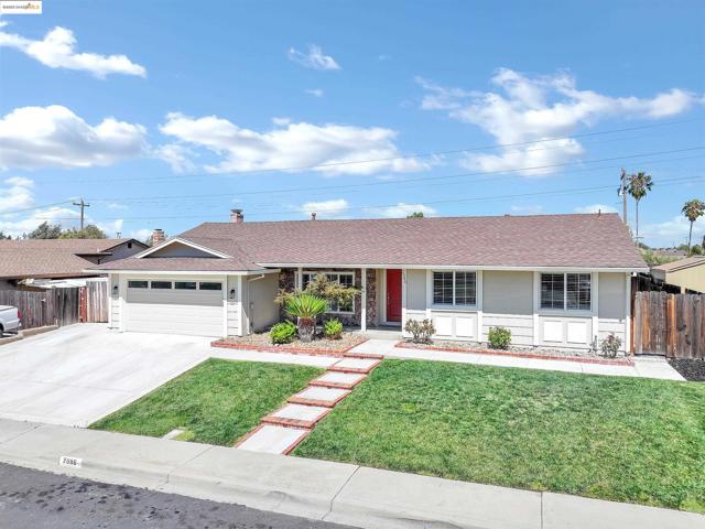 2086 Oakridge Ln, Pittsburg CA: https://media.crmls.org/mediaz/3ee80f63-b42e-4be8-a320-6bffb4bf670e.jpg