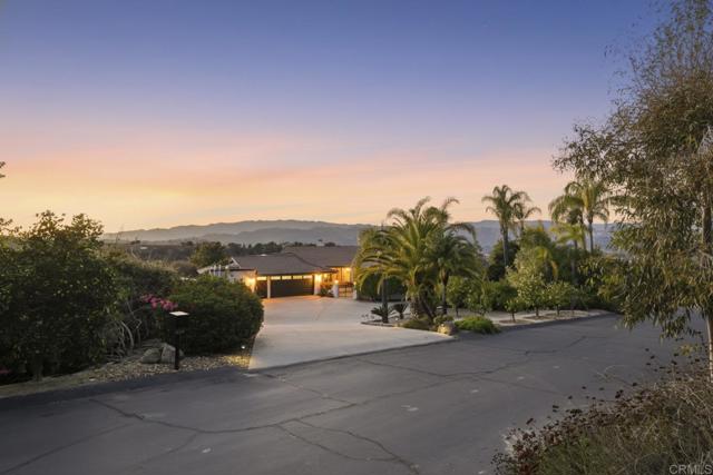 1524 Zutano Lane, Fallbrook CA: https://media.crmls.org/mediaz/3ee8f3b3-90f6-439f-80cf-0a458d72afe3.jpg