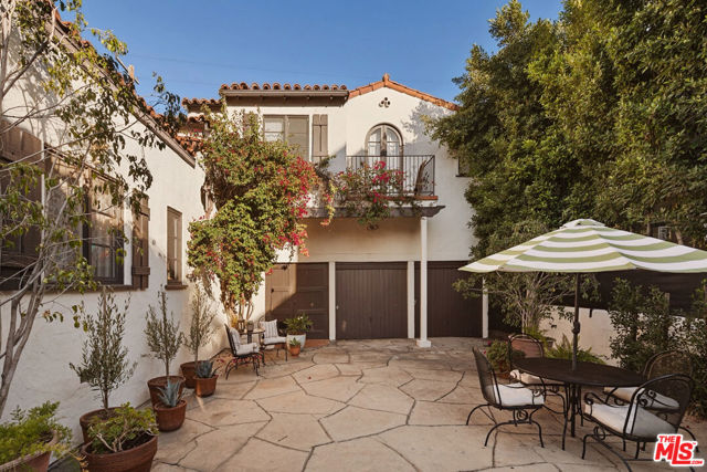 830 N Gardner Street, Los Angeles CA: https://media.crmls.org/mediaz/3ee91694-2adf-444a-a0b2-08f8ec18406e.jpg