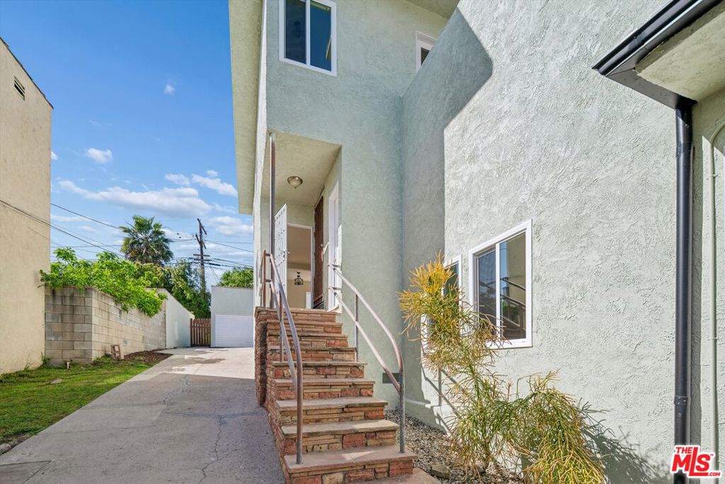 1321 S Mansfield Avenue