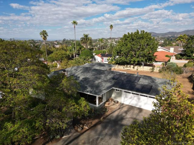 2345 Alta Vista Dr, Vista CA: https://media.crmls.org/mediaz/3ee965b9-3442-4789-bd5f-a46164a17d1e.jpg