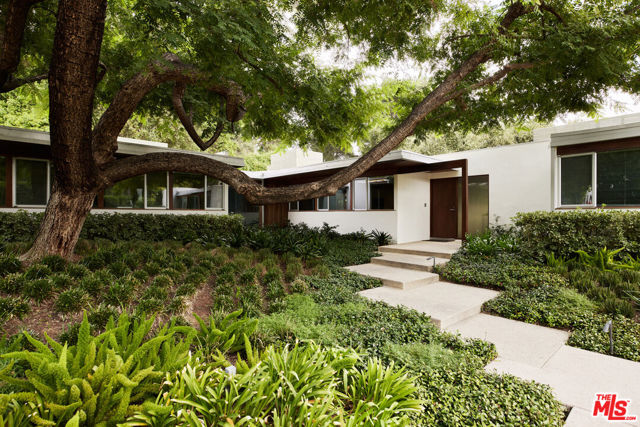 3970 Archdale Road, Encino CA: https://media.crmls.org/mediaz/3ee9917b-3706-4f88-92cd-21f82ae02821.jpg