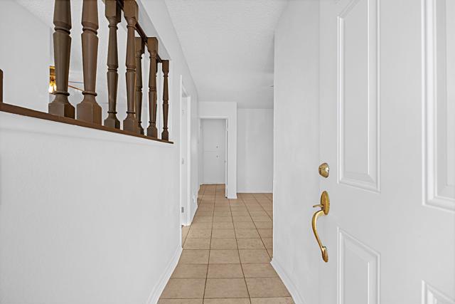 Detail Gallery Image 4 of 27 For 610 Cathy Ct, Escondido,  CA 92026 - 3 Beds | 2 Baths