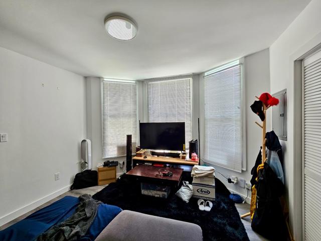 31163118 23rd Street, San Francisco CA: https://media.crmls.org/mediaz/3eeb2a16-310d-48ca-9c81-86bfe922cec5.jpg