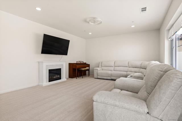 8553 Dartmouth St, Santee CA: https://media.crmls.org/mediaz/3eec2fac-30c5-44f1-9e2f-4ff9269859fa.jpg