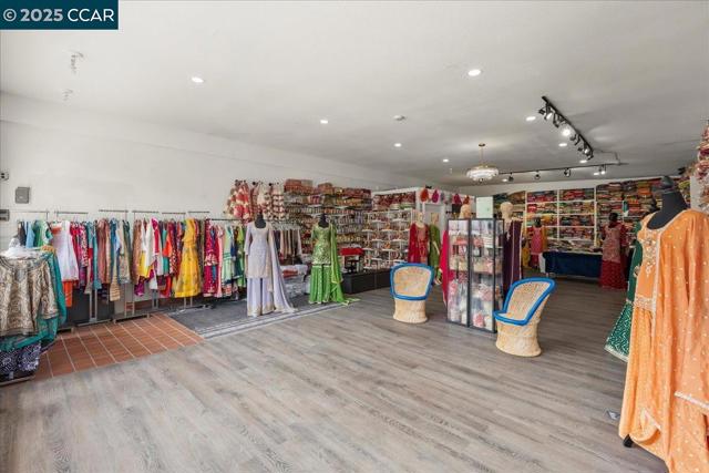 4955 Appian Way, El Sobrante CA: https://media.crmls.org/mediaz/3eec552b-d7b3-4a45-9e0c-2dc94677cebf.jpg