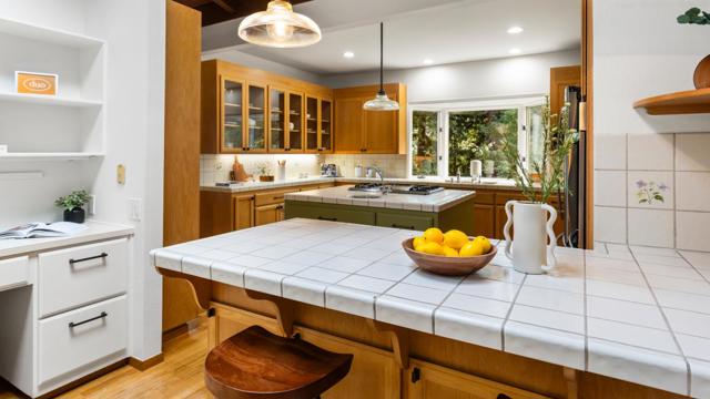 760 La Mesa Drive, Portola Valley CA: https://media.crmls.org/mediaz/3eecf4ff-8bd6-41c6-a5b6-c069ae02829e.jpg