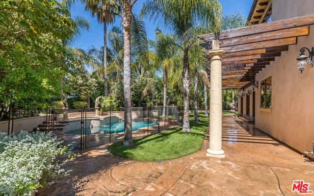5427 Genesta Avenue, Encino CA: https://media.crmls.org/mediaz/3eed66dd-8885-44c4-8d9b-9cb271012d48.jpg
