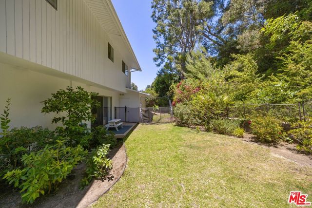 2318 Cheryl Place, Los Angeles CA: https://media.crmls.org/mediaz/3eee6944-c094-4d96-ae5b-b696fafd045b.jpg