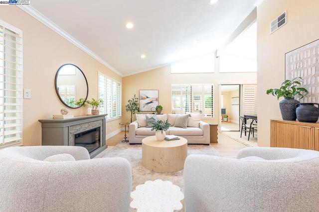 33036 Soquel St, Union City CA: https://media.crmls.org/mediaz/3eef35b6-7dad-4a7d-81f0-b0972fbf0471.jpg