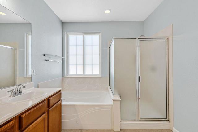 29165 Eden Shores Drive, Hayward CA: https://media.crmls.org/mediaz/3eefb11a-afd7-46e5-aa60-dbf4f3c975fa.jpg