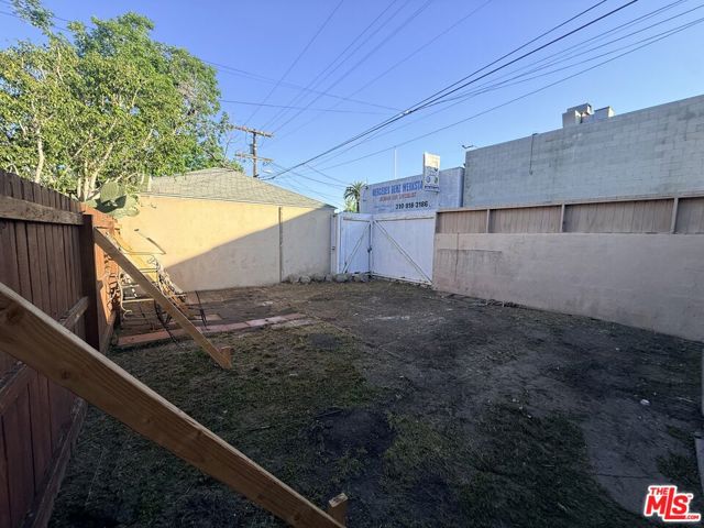 2952 Midvale Avenue, Los Angeles CA: https://media.crmls.org/mediaz/3eefe6aa-7cee-4209-bee0-7f344c75e485.jpg