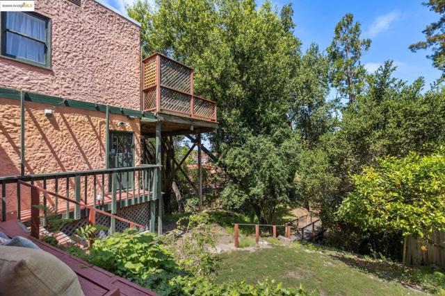 1675 Visalia Ave, Berkeley CA: https://media.crmls.org/mediaz/3eefebf0-d57a-4194-9768-ed0070d114d4.jpg