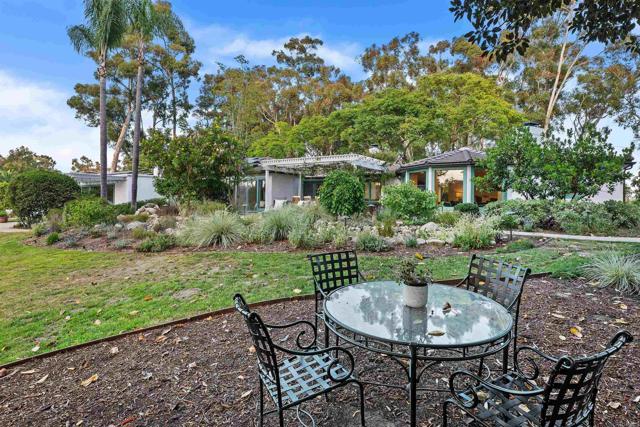 Detail Gallery Image 36 of 43 For 15306 Las Planideras, Rancho Santa Fe,  CA 92067 - 6 Beds | 3/1 Baths