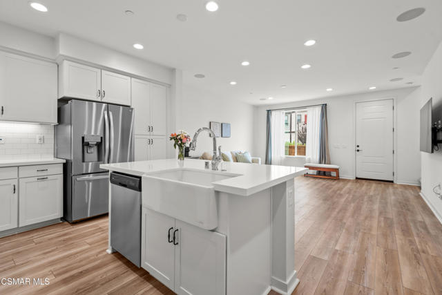 212 Red Brick Drive, Simi Valley CA: https://media.crmls.org/mediaz/3ef12419-d739-4405-bd13-71c39caca989.jpg