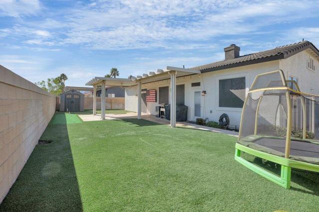 45180 Debbie Drive, La Quinta CA: https://media.crmls.org/mediaz/3ef1c50a-a473-495e-a67b-fa536ae2bde7.jpg
