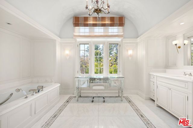 10301 Strathmore Drive, Los Angeles CA: https://media.crmls.org/mediaz/3ef204c4-3182-4006-a8ad-c7de4dbf0114.jpg